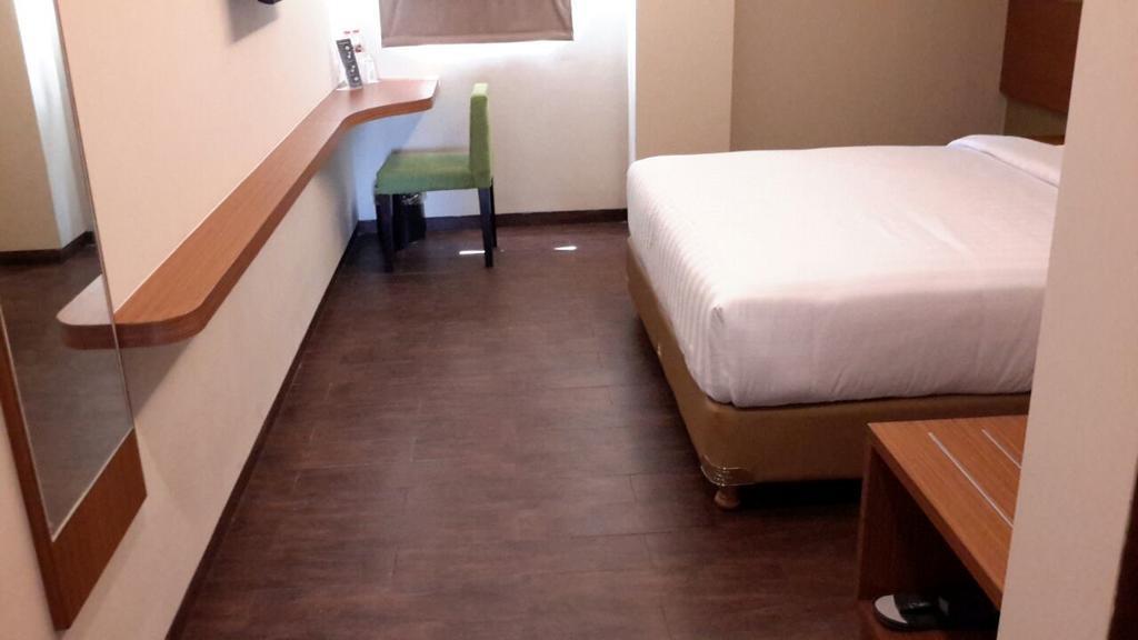 Biz Hotel City Center امبون المظهر الخارجي الصورة