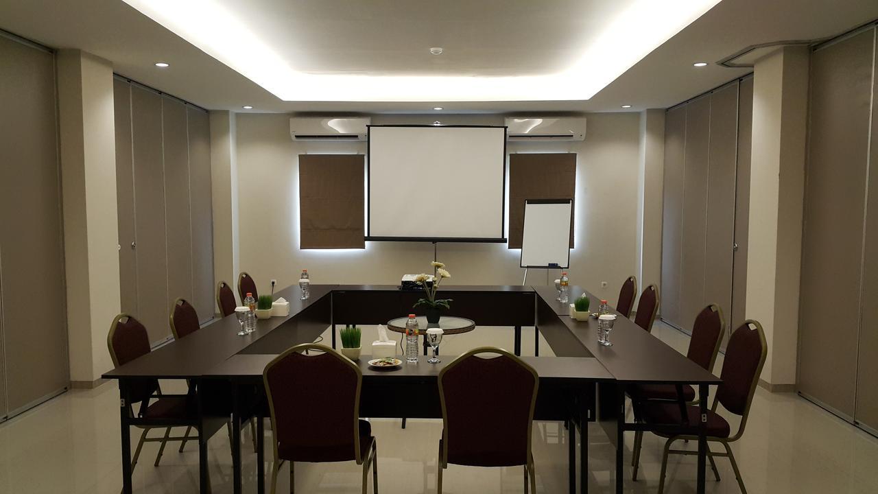 Biz Hotel City Center امبون المظهر الخارجي الصورة