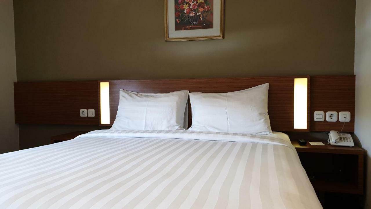 Biz Hotel City Center امبون المظهر الخارجي الصورة