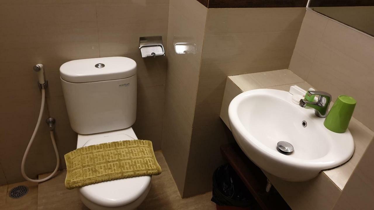 Biz Hotel City Center امبون المظهر الخارجي الصورة