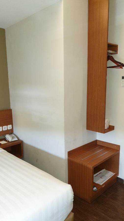 Biz Hotel City Center امبون المظهر الخارجي الصورة