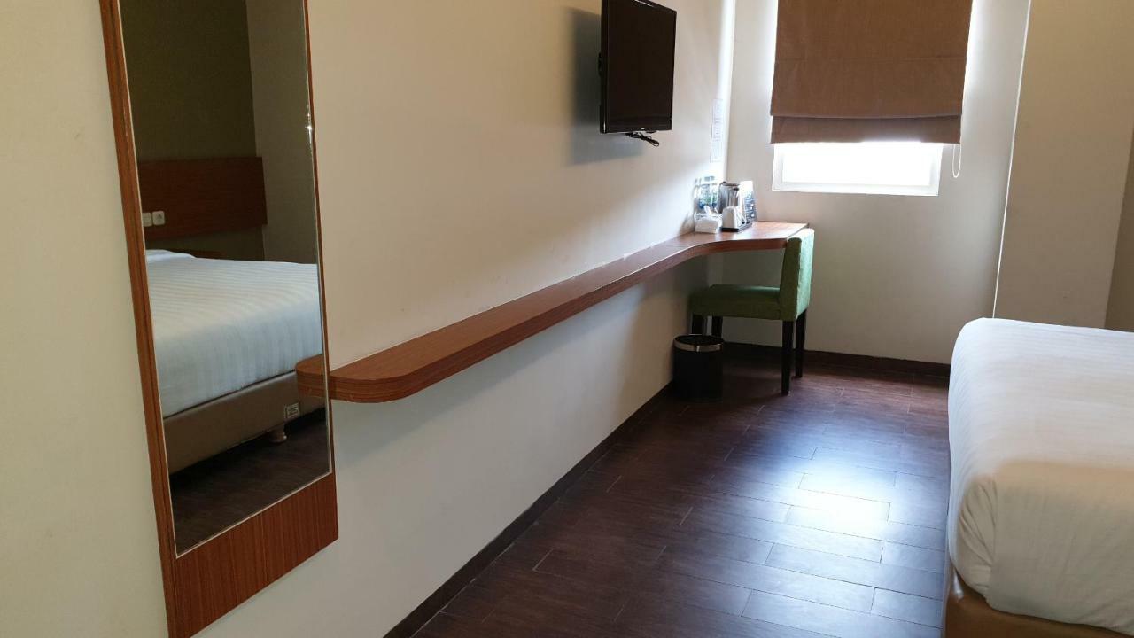 Biz Hotel City Center امبون المظهر الخارجي الصورة