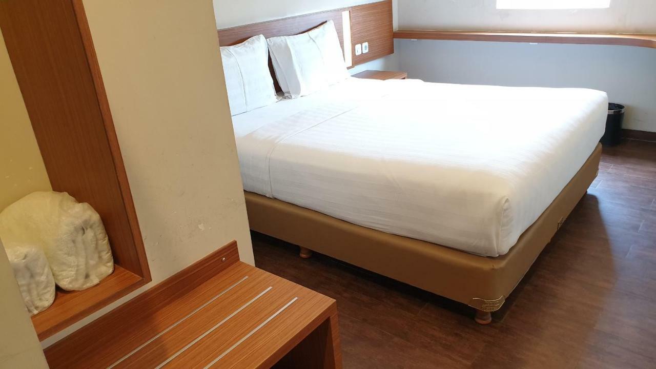 Biz Hotel City Center امبون المظهر الخارجي الصورة