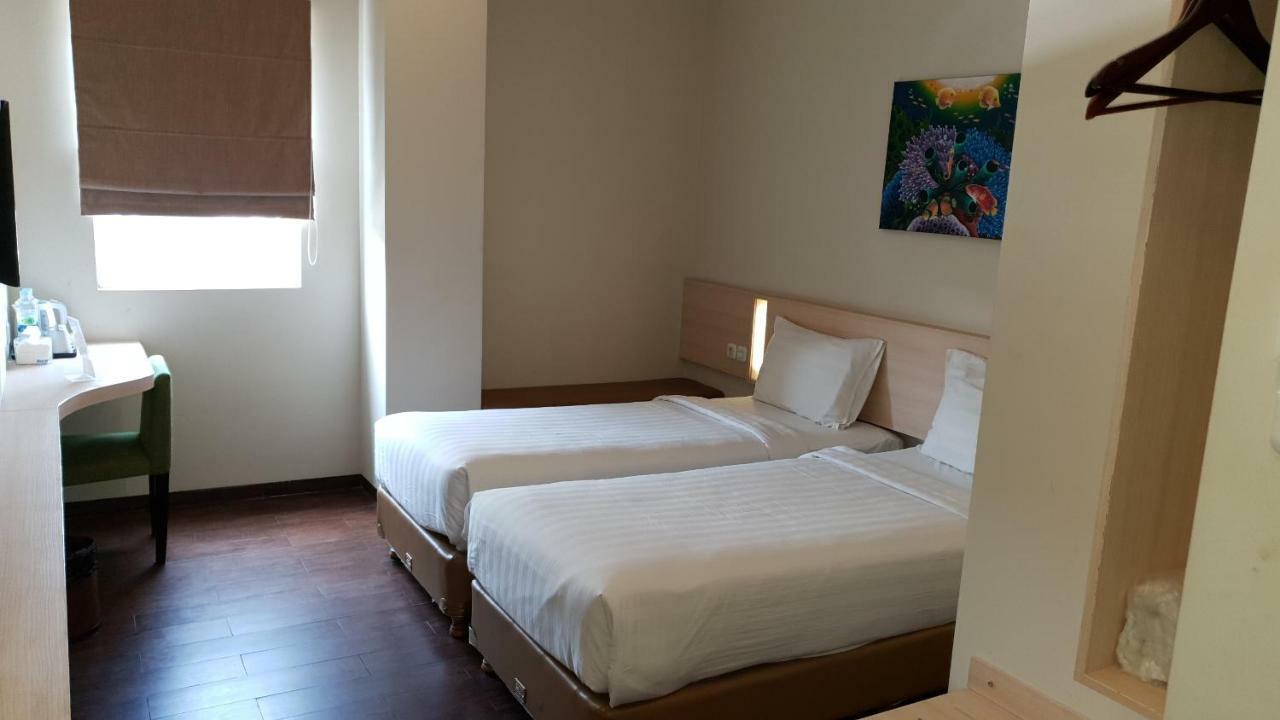 Biz Hotel City Center امبون المظهر الخارجي الصورة